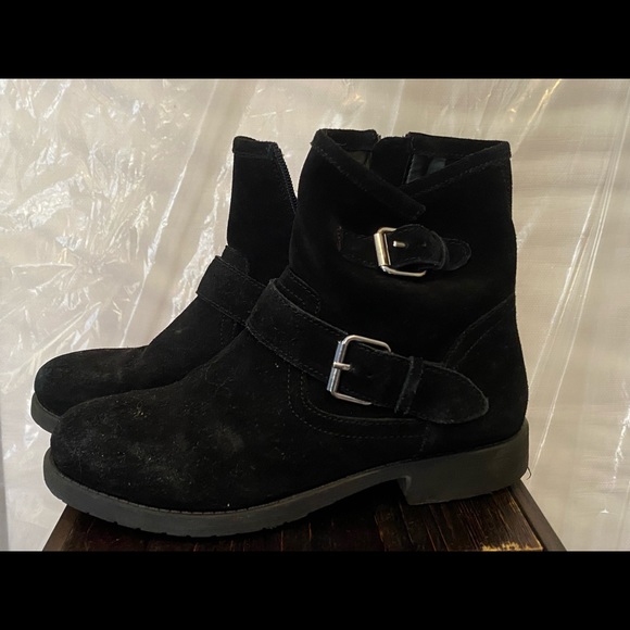 Steve Madden black suede booties - Picture 1 of 3